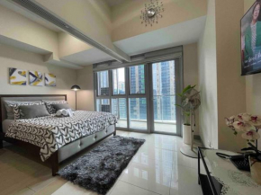 Luxe 1BR w/ Balcony @ Uptown Parksuites